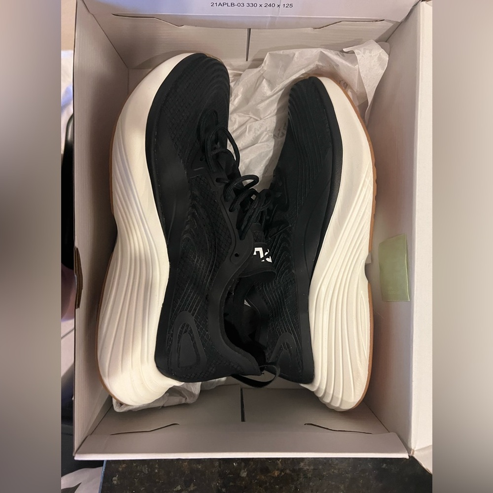 BRAND NEW- APL Streamline Sneakers - Black size 11